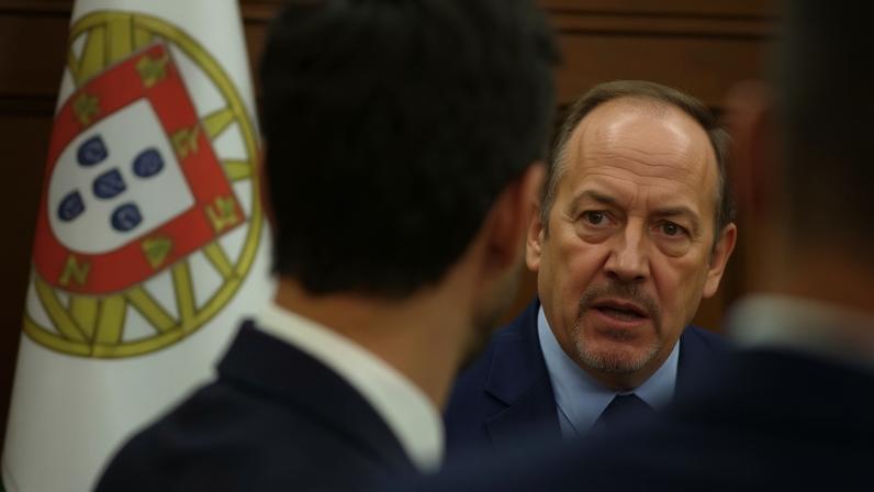Álvaro Santos Pereira durante audiência no Parlamento de Portugal, em Lisboa