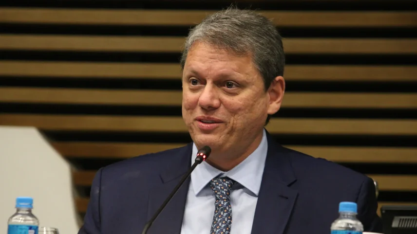 Tarcísio confirmou que Ramuth continua como vice e anunciou André do Prado (PL) como segundo pré-candidato ao Senado. (Foto: Rovena Rosa/Agência Brasil)