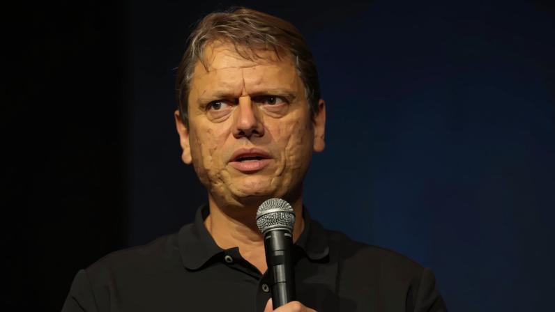 O governador de São Paulo, Tarcísio de Freitas (Republicanos), e o ex-ministro da Fazenda Fernando Haddad (PT)