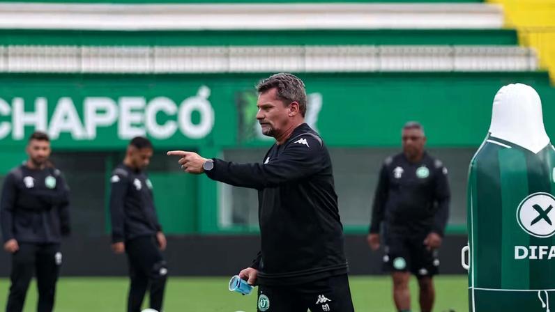 Fábio Matias - Chapecoense — Foto: Rafael Bressan/ACF