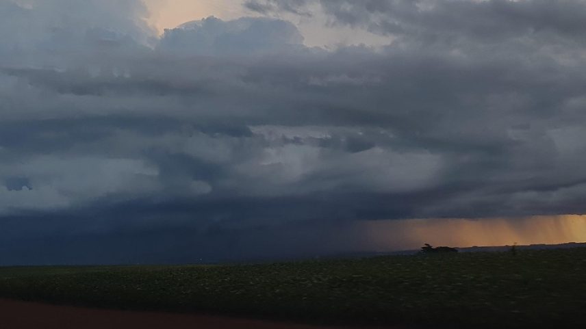 Fim de semana no Paraná tem alerta de tempestades com ventos de até 100 km/h e granizo — Foto: g1 PR