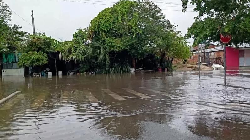 Imagem colorida mostra via alagada no Rio Grande do Sul após temporal - Metrópoles