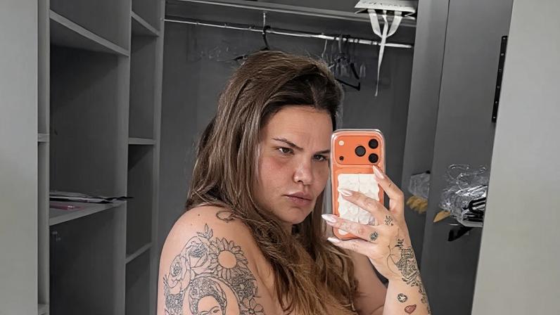 Thais Carla posa nua e exibe o antes e depois de perder 85 kg