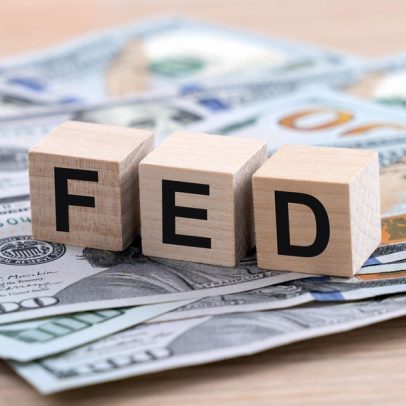 Petróleo acima de US$100 leva mercado a discutir alta de juros nos EUA em 2027