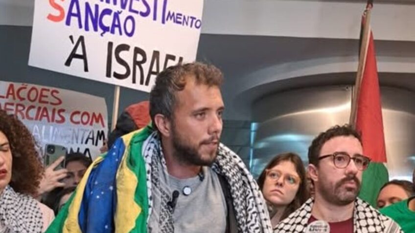 Na imagem, Thiago Ávila, um dos brasileiros pegos por Israel; ele já havia sido detido pelo Exército de Israel em junho e em outubro de 2025