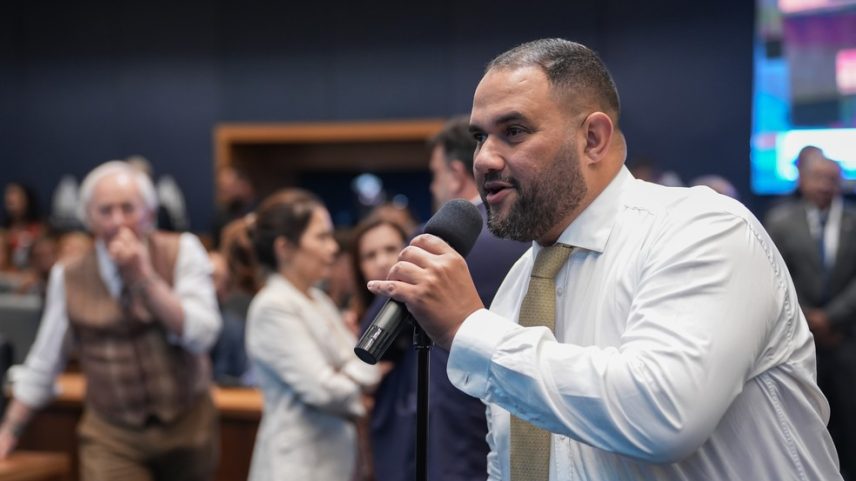 Deputado estadual Thiago Rangel (Avante) em pronunciamento no plenário da Assembleia Legislativa do Rio (Alerj) — Foto: Thiago Lontra/Alerj