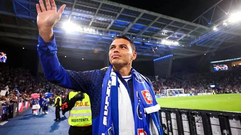Porto anuncia saída de Thiago Silva: 'Portas estarão sempre abertas'