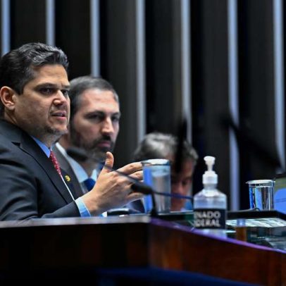 Alcolumbre promulga dosimetria e abre caminho para reduzir pena de Bolsonaro