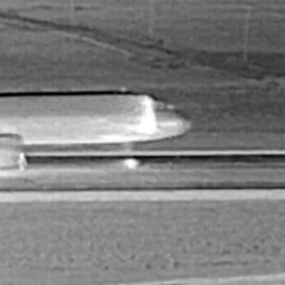 Vídeo mostra momento em que avião atropela pedestre durante decolagem nos EUA