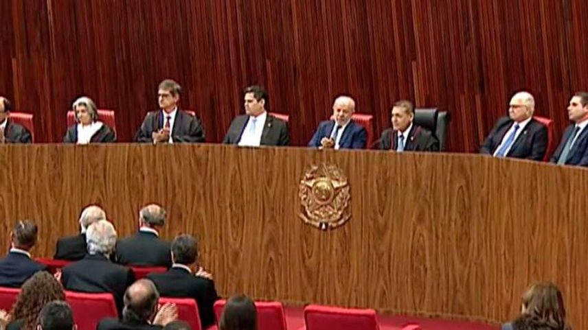 Alcolumbre não aplaude Messias na posse de Nunes Marques no TSE