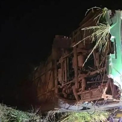 Ônibus tombou em rodovia de MG: 1 morto e 39 feridos