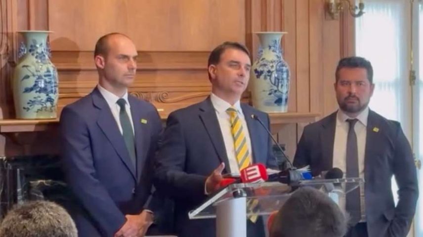 Flávio Bolsonaro diz que Lula fez convite à Casa Branca; ato falho repercute