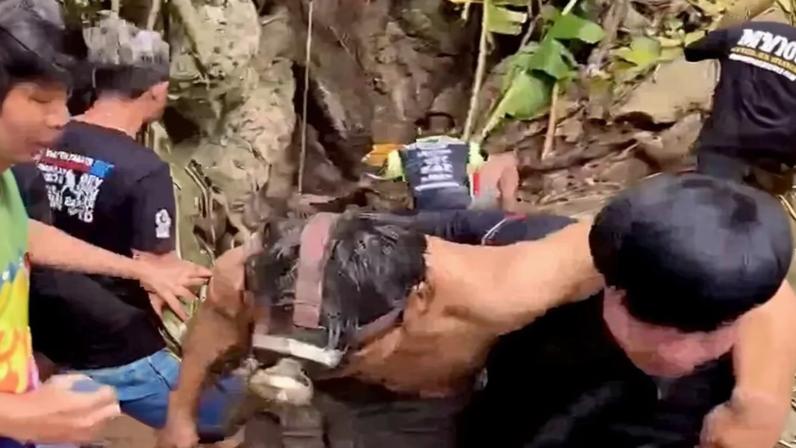 Sobreviventes deixam caverna inundada no Laos após 10 dias