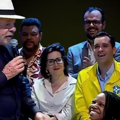 Lula diz não ser bolsonarista ao falar com prefeito do Rio em evento com jaqueta da Seleção