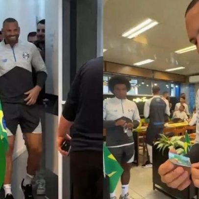 Weverton é recebido no Grêmio com aplausos, decoração e presente