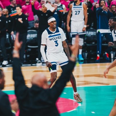 Wolves vencem Spurs na abertura da semifinal da Oeste