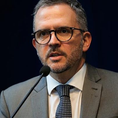 Ministro faz balanço sobre hidrovias e navegação ao vivo