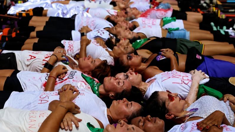 Rio de Janeiro (RJ), 08/03/2026 – Ato do Dia Internacional da Mulher ocupa a praia de Copacabana, na zona sul do Rio, pedindo o fim das violências contra as mulheres. Foto: Tomaz Silva/Agência Brasil