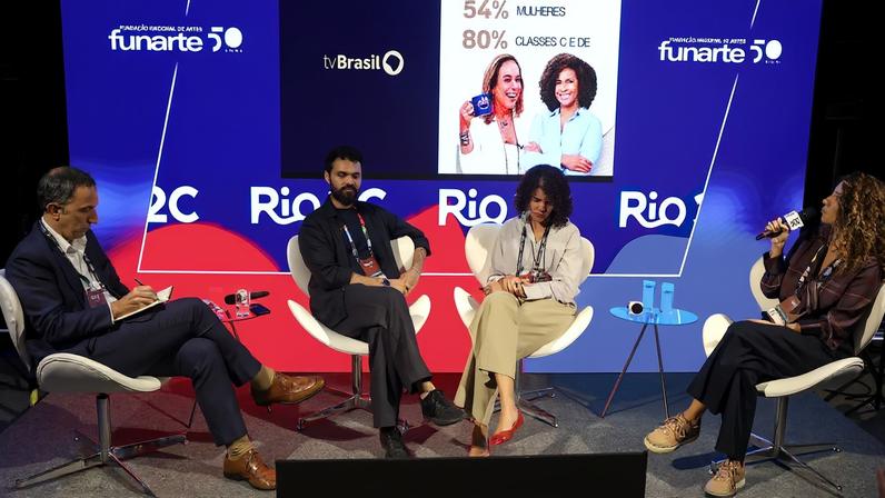 Rio de Janeiro (RJ), 28/05/2026 – A diretora-presidente da Empresa Brasil de Comunicação (EBC), Antonia Pellegrino fala durante painel Audiovisual em Toda Parte: experiências de promoção, formação de público e direito de acesso à produção brasileira, palco MinC Conecta, no Rio 2C, na Cidade das Artes, na zona oeste do Rio de Janeiro. Foto: Tomaz Silva/Agência Brasil