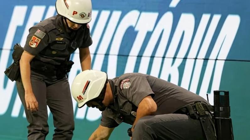 Torcedor do Palmeiras tentou invadir o gramado do Allianz e quebrou a perna