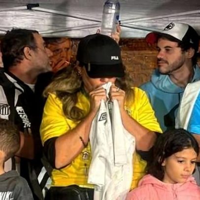 Torcida em Santos celebra convocação de Neymar com festa e oração