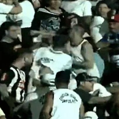 Torcedores do Santos brigam antes de jogo da Sul-Americana