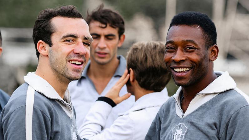 Tostão e Pelé juntos na seleção brasileira, em 1969, meses após o ídolo do Cruzeiro sofrer a bolada no olho esquerdo que lhe encurtaria a carreira no futebol