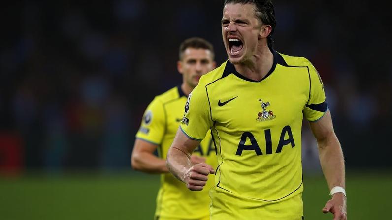Conor Gallagher (Tottenham) celebrando gol de sua equipe contra o Aston Villa, no dia 03.05.2026.