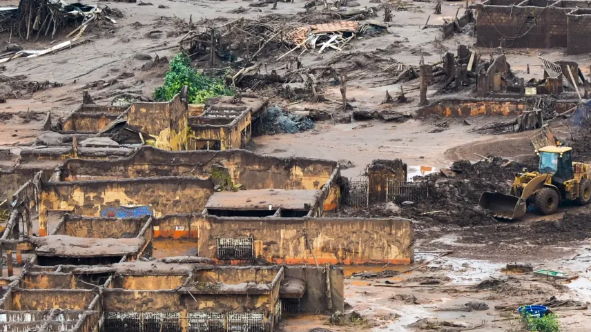 Agência Brasil 30 Anos - Área afetada pelo rompimento de barragem no distrito de Bento Rodrigues, zona rural de Mariana, em Minas Gerais