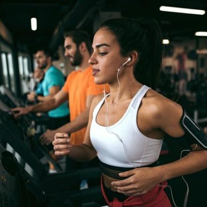Academia cheia? 5 formas de manter o rendimento ao adaptar o treino