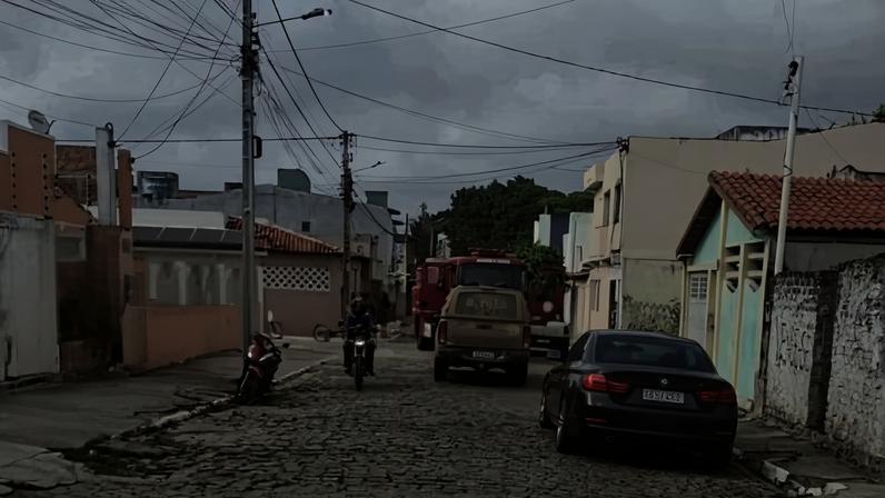 Imagem colorida mostra rua onde casa em que crianças morreram moravam - Metrópoles