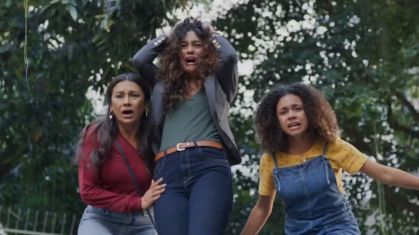 Cenas de "Três Graças" causaram estranheza no público