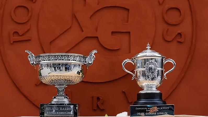 Troféus do masculino e feminino de Roland Garros