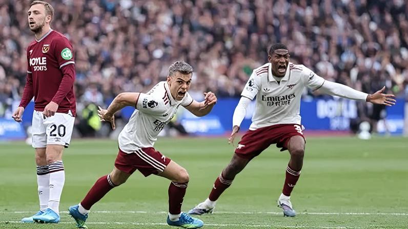 Trossard comemora gol contra o West Ham