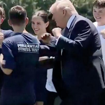 Trump ensina Dança do Trump a jovens na Casa Branca