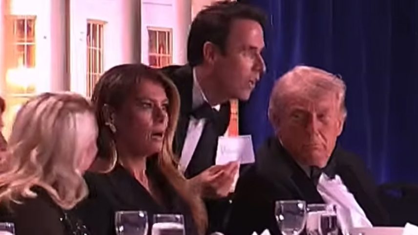 1 de 1 trump-e-malania-trump-sao-retirados-as-pressas-jantar-dos-correspondentes-casa-branca