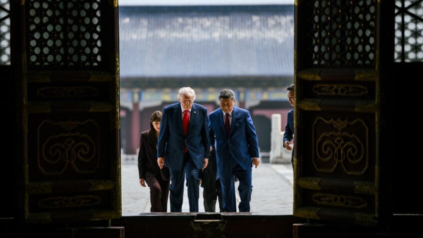 Na imagem, Donald Trump e Xi Jinping durante passeio no Templo do Céu em Pequim