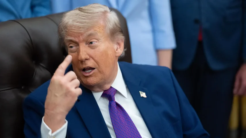 O presidente dos Estados Unidos, Donald Trump, em evento na Casa Branca nesta segunda-feira (11) (Foto: AARON SCHWARTZ/EFE/EPA)