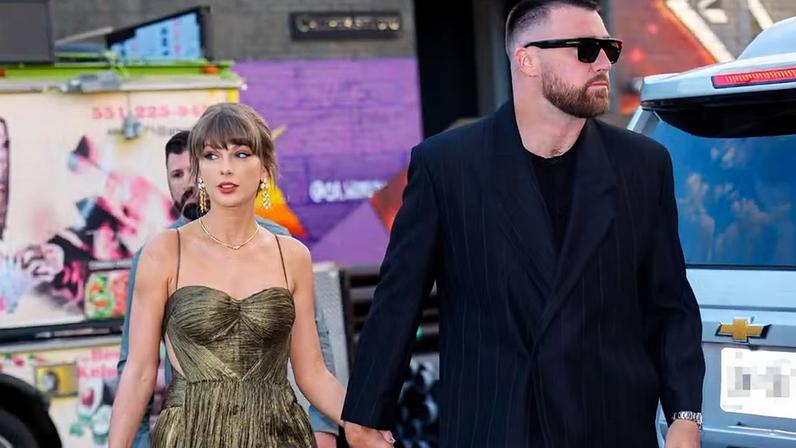 Taylor Swift e Travis Kelce — Foto: Getty Images