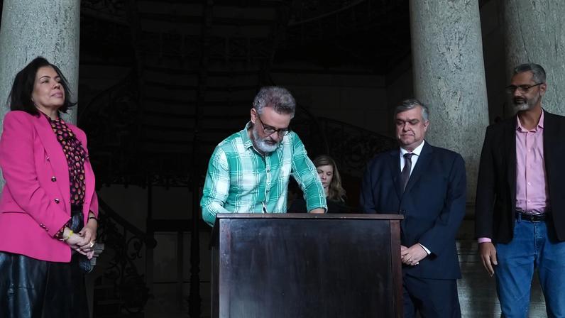 O secretário Leônidas Oliveira durante a assinatura do protocolo