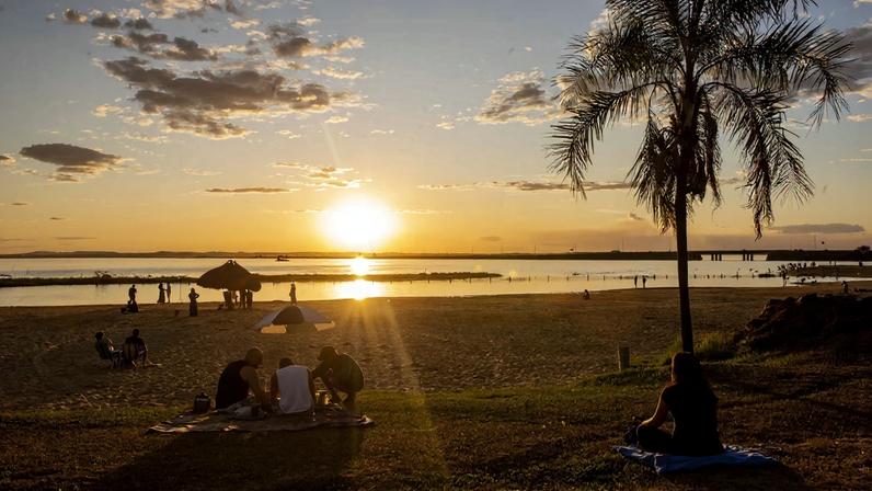 Pôr do sol na Praia da Graciosa, a mais movimentada de Palmas