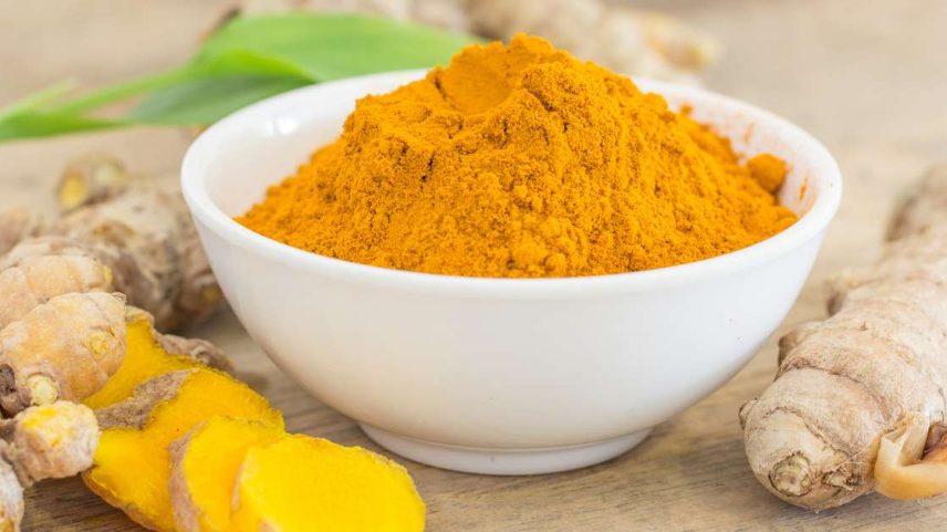 Cúrcuma pode reduzir colesterol, açúcar no sangue e inflamações