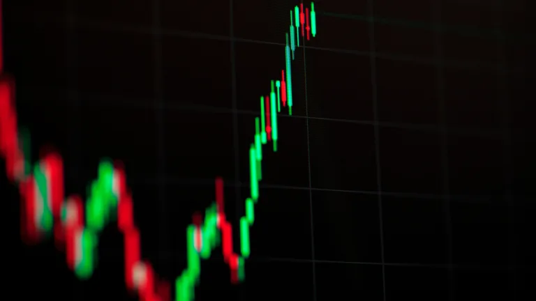 Ibovespa cai mais de 1,5% com pressão de Vale, bancos e siderúrgicas