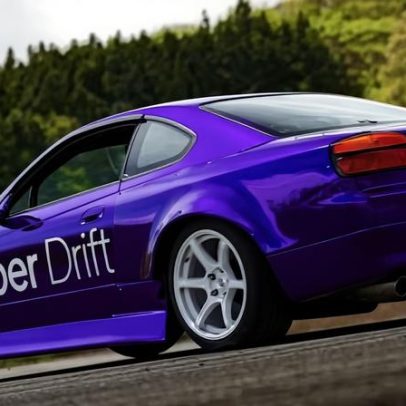 Uber inaugura experiência de drift japonês para turistas em pista profissional
