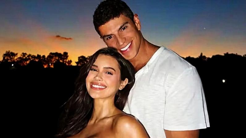 Franciny Ehlke posa com o marido exibindo barriguinha — Foto: Reprodução/Instagram