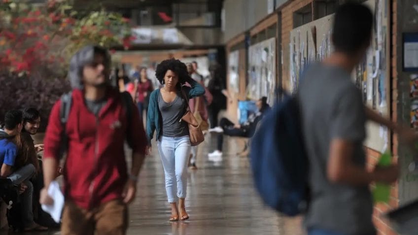 Matrículas no ensino superior dobram globalmente, diz UNESCO