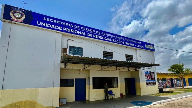 Foto colorida da entrada da Unidade Prisional de Ressocialização Feminina de São Luís (UPFEM), no Maranhão - Metrópoles