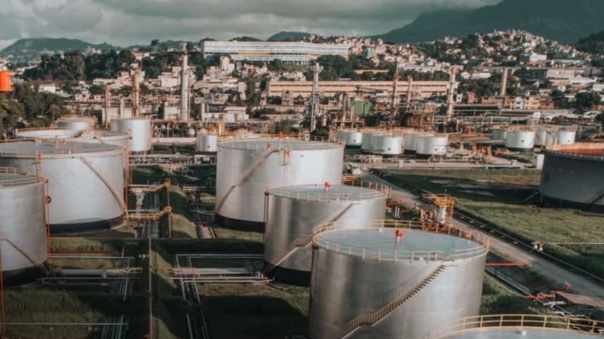 Grupo Refit é uma refinaria de petróleo localizada no Rio de Janeiro