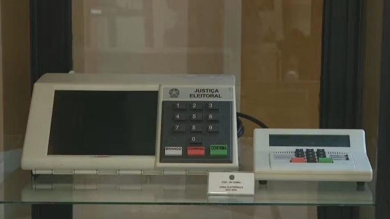 Urna eletrônica completa 30 anos — Foto: Reprodução/TV Globo