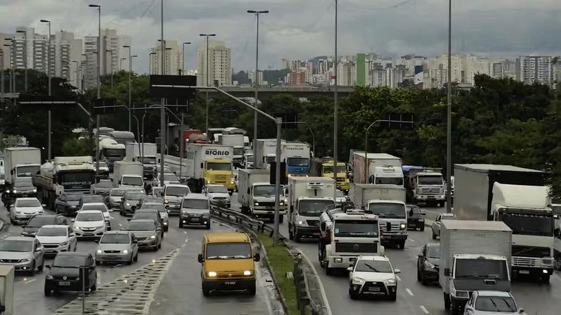 IPC semanal sobe 0,88% em abril, aponta FGV Ibre